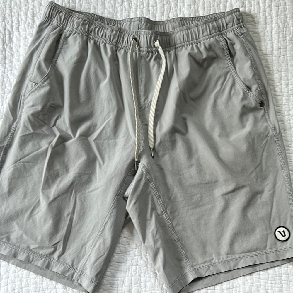 Vuori Light Gray Core shorts with liner, Size L 9” inseam